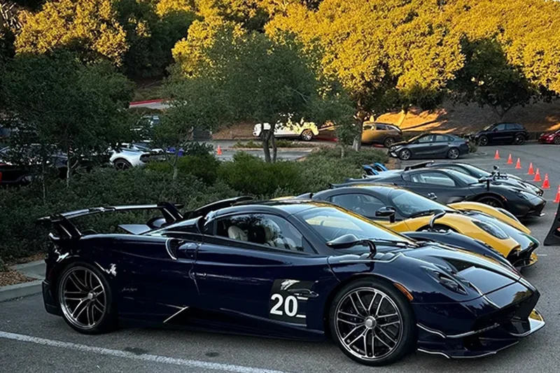 Robb-Report-House-of-Robb-at-Pebble-Beach-Concours-d-elegance-3-800×533 Robb Report: House of Robb at Pebble Beach Concours d'Elegance